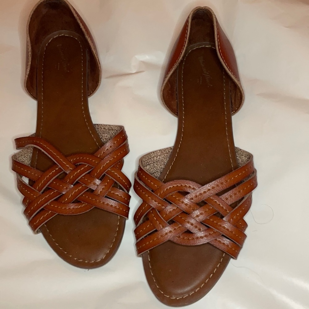 Universal threads flats